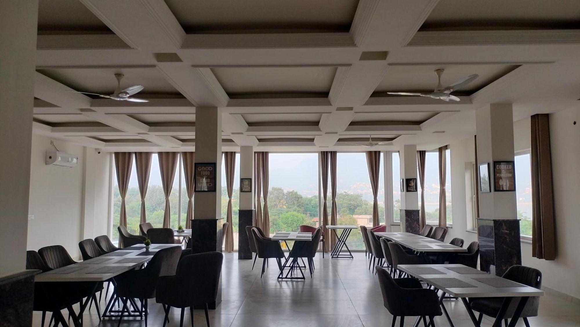 Govind Sagar View Hotel & Restaurant Bilaspur  Buitenkant foto