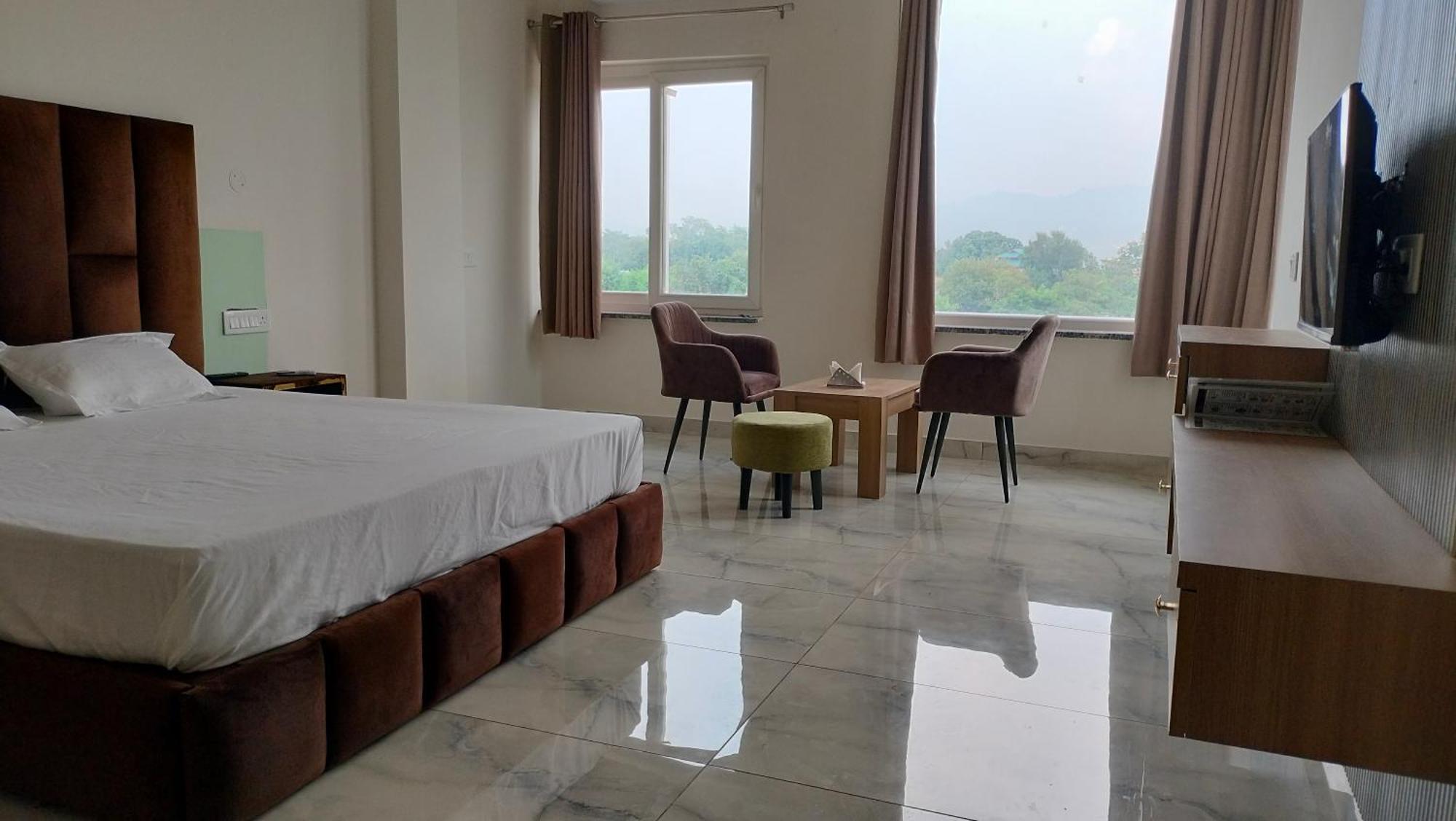 Govind Sagar View Hotel & Restaurant Bilaspur  Buitenkant foto